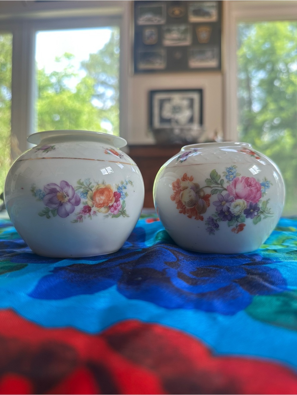Floral Porcelain Decorative Vases / ginger jar White with Multicolor Rose Motif